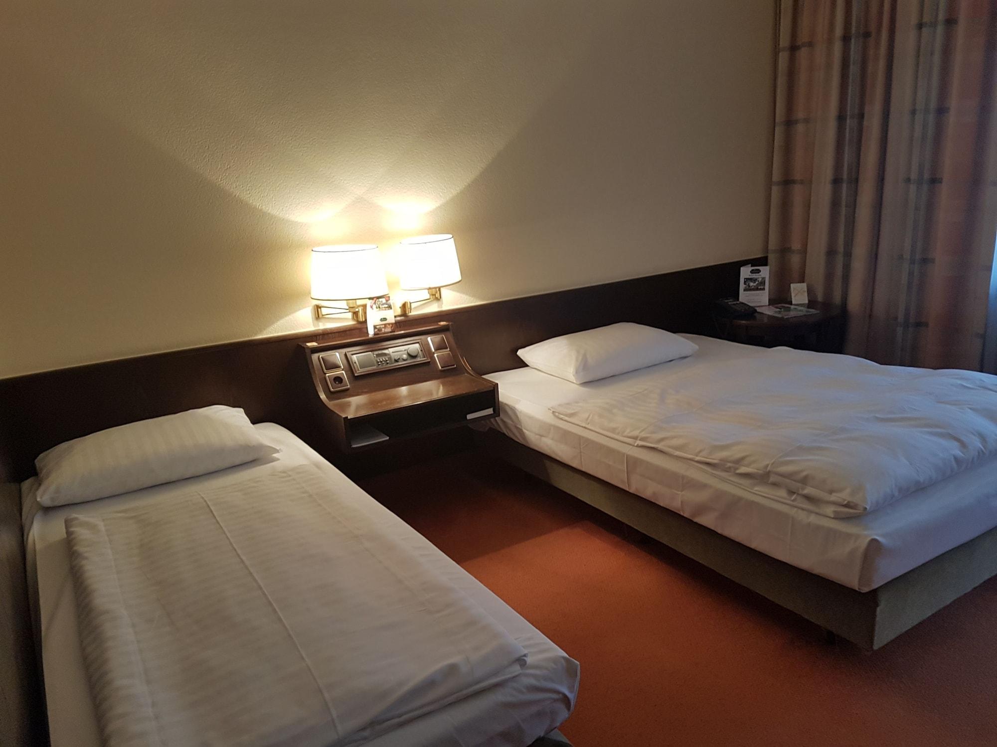 Parkhotel Frankfurt-Roedermark Родґау Екстер'єр фото